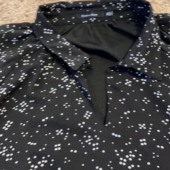 Black and white print blouse like new! - Picture 2 of 4